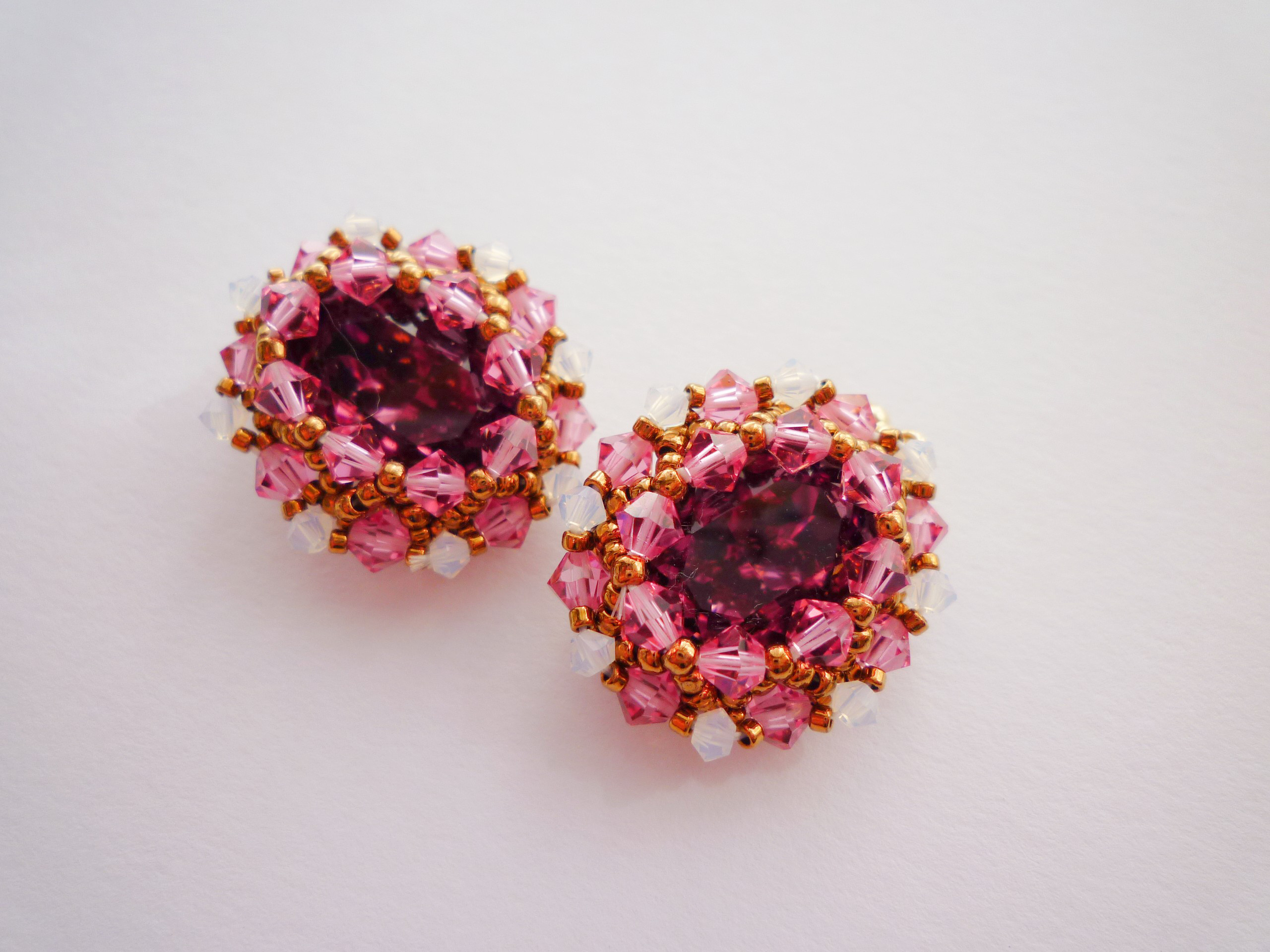 スワロフスキー・クリスタル ファンシーストーンのフレーミングピアス☘(アメジスト)イヤリング変更可