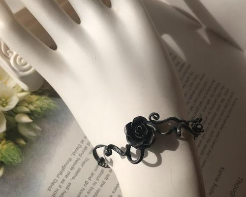 ローズブレス　薔薇モチーフシルバーブレスレット 再販】黒薔薇ブレスレット ブラックローズ シルバーブレスレット