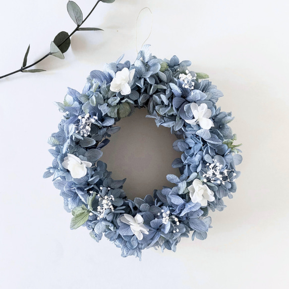 青いミニリース ふわふわ 春夏 ブルーライム 紫陽花リース