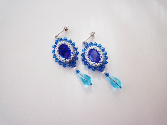 Swarovski 青色クリスタル ピアス スワロフスキー・クリスタル ファンシーストーンのフレーミング