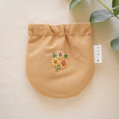 手刺繍のバネ口ポーチ (ひまわり)】 ポーチ ▶︎läka 通販 12115268 