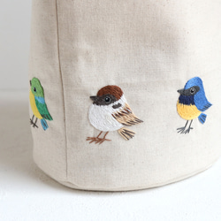 小鳥さんとお出かけ☆小さな小鳥さんたちの刺繍ミニトートバッグ【受注生産】 3枚目の画像