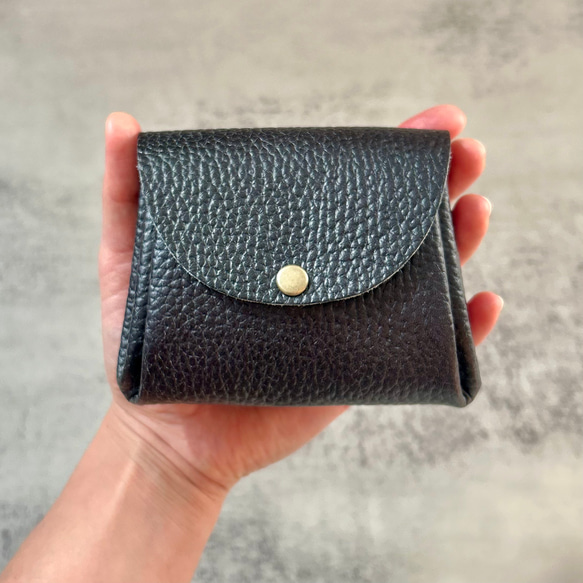 牛本革コンパクト二つ折り財布 ブラック 薄型スリムでガバッと開くじゃばら財布 お札折らずにスルッと入りカード仕切り付き 2枚目の画像