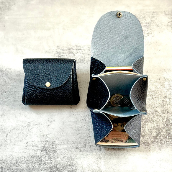 牛本革コンパクト二つ折り財布 ブラック 薄型スリムでガバッと開くじゃばら財布 お札折らずにスルッと入りカード仕切り付き 1枚目の画像