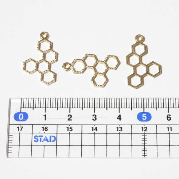 ハニカムチャーム　金6個（186） 2枚目の画像
