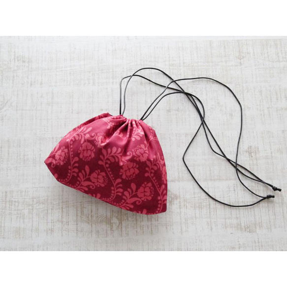 アフリカ布の巾着ショルダー（カンガ）斜めがけ たすき掛け インナーバッグ 1枚目の画像