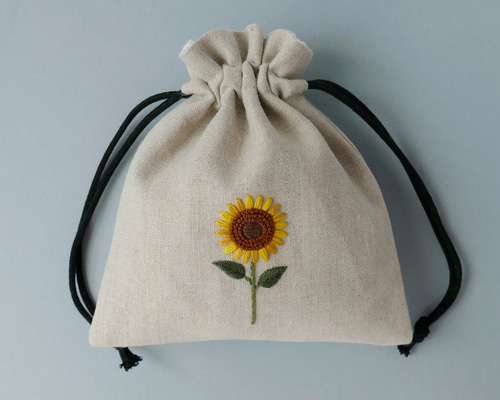 名入れ》ひまわり＊リネンの手刺繍巾着ポーチ＊ 巾着袋 ほころもり
