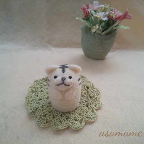 羊毛フェルトホワイトタイガーさん 羊毛フェルト ひよのお家