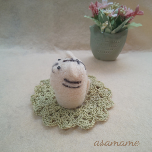 つぶらな瞳のニッコリホワイトタイガーさん 羊毛フェルト 羊毛フェルト