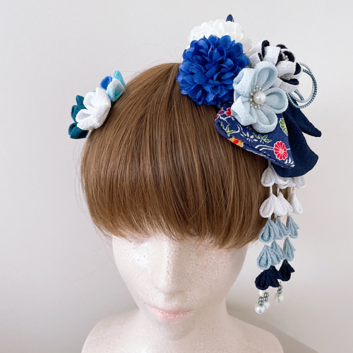 つまみ細工の髪飾り【紺リボンと青系のお花 さがり付き】成人式
