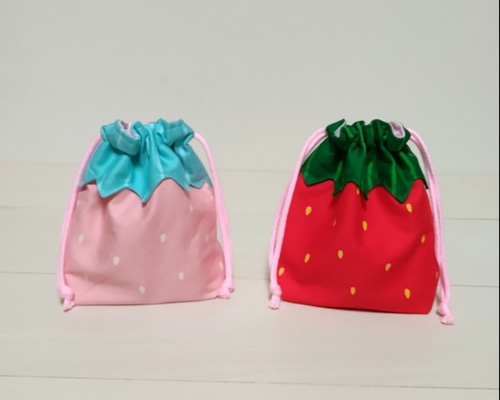 まるごといちご❤️の巾着 給食袋 コップ袋 入園入学 通園通学 まち