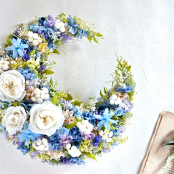 ドライフラワーホワイト＆ブルーのハーフリース、三日月リース 青い花たちの三日月リース*ドライフラワー ドライフラワー