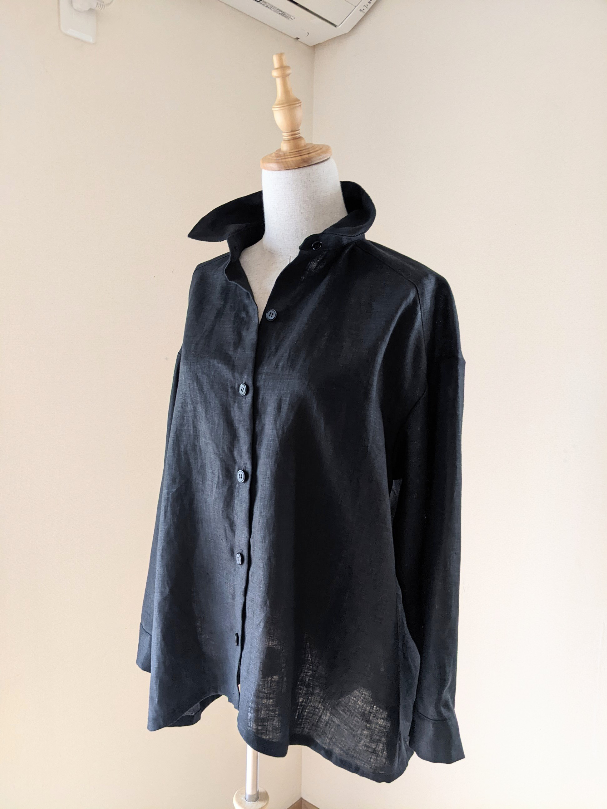 【大人気】美人になれる　リネンシャツ　ブラック　春服　ナチュラル　1枚でキマル　リネン　大人キレイ　1枚でキマル