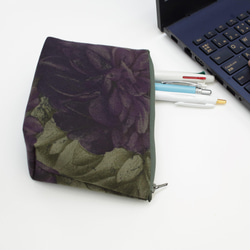 布の宝石Gandini社の生地を使った◎深い色合いの花柄ポーチ 5枚目の画像