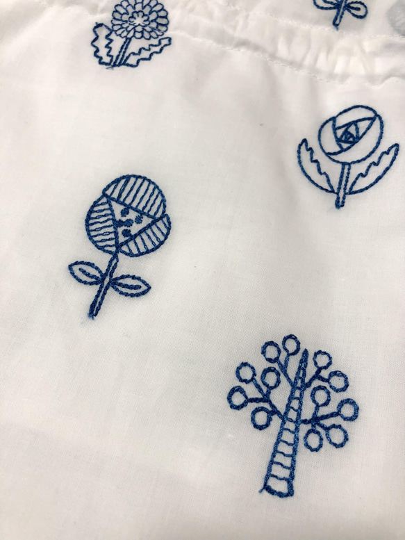 草花刺繍ギャザーバッグ　オフホワイト 6枚目の画像