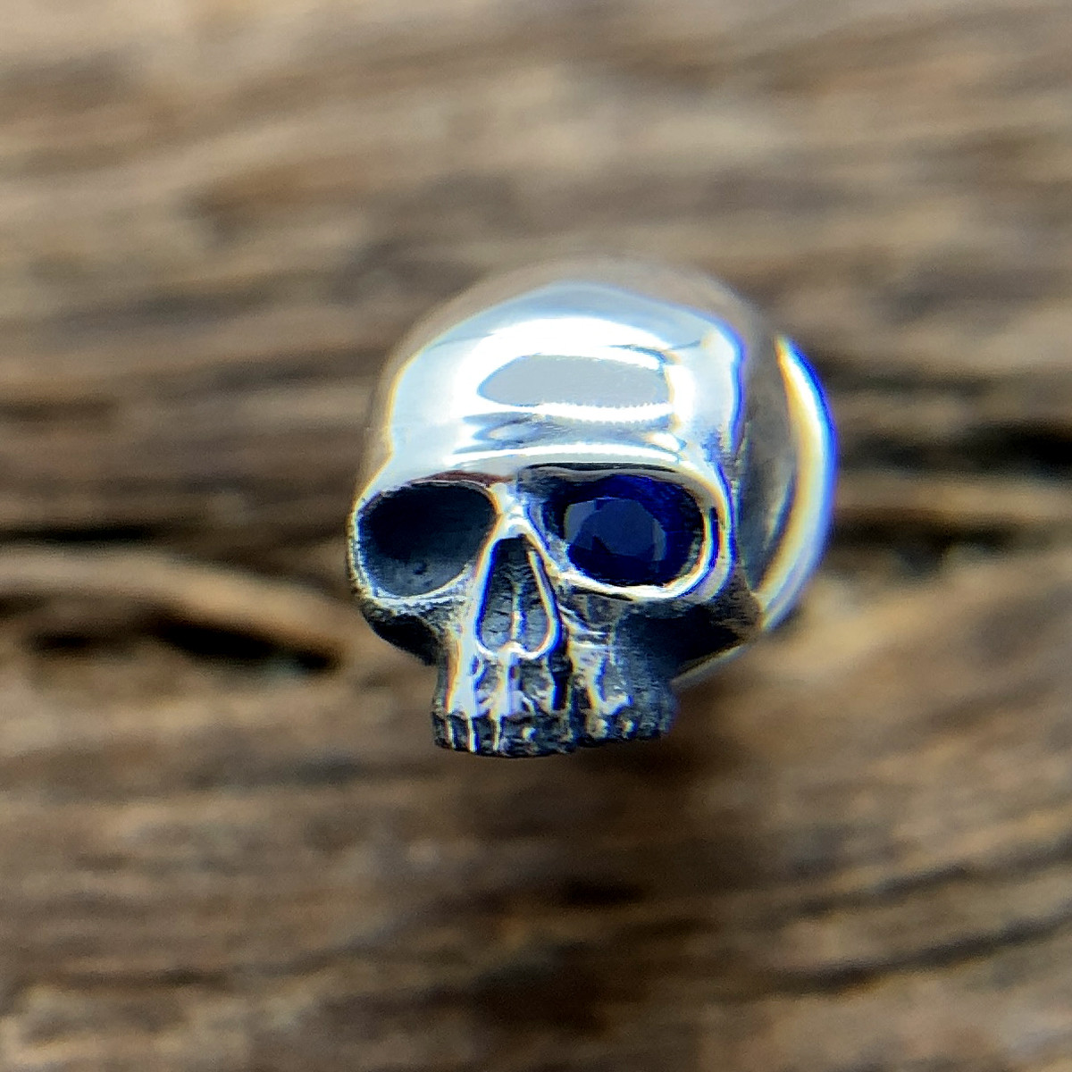 サファイアス スカル ピアス/シルバー925片耳用/セカンドピアスつけっぱなし/男性へのプレゼント/pe30