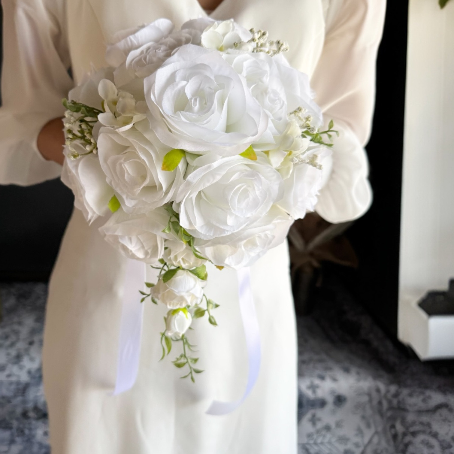 【再販】白バラオーバルブーケ☆ブートニア•*・送料無料•*・