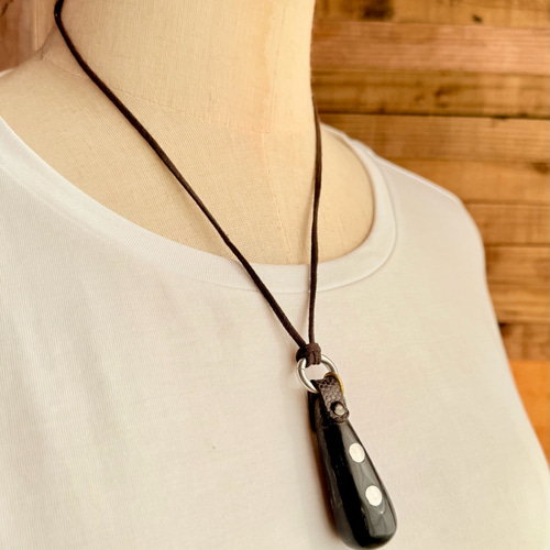 ネックレス　（牛角）　ハンドメイドアクセサリー 世界最古のお守り!牛の角で作ったネックレス！《creema限定で全三点