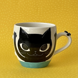 猫絵肉球マグ(両手を上げた黒猫・トルコブルー)『猫のマグカップ』 2枚目の画像
