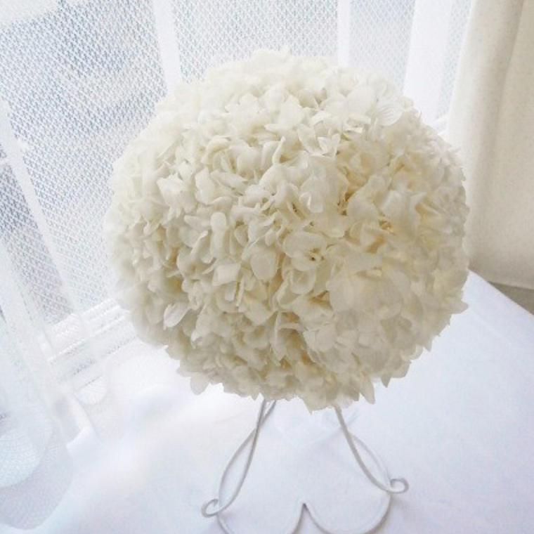 白あじさいウェディングブーケ・プリザーブドフラワー　前撮り　フォトウェディング　記念日　記念撮影