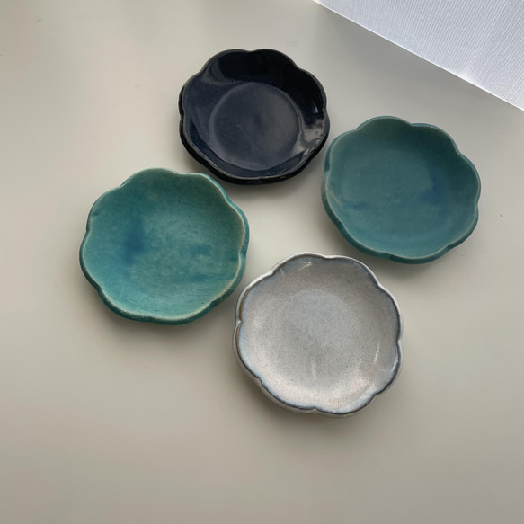 【国内在庫】 小皿 手作り陶器 輪花皿4枚セット pottery工房 12144498 通販 工芸品