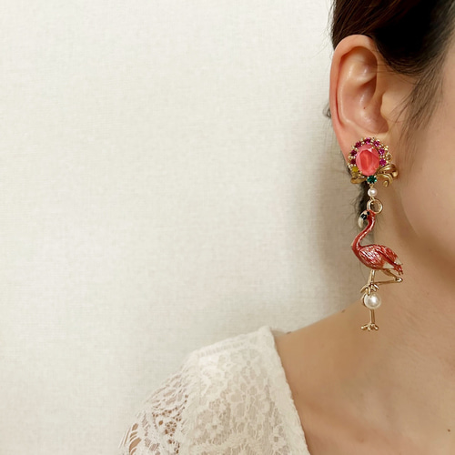 【極美品】SWAROVSKI by Shourouk コラボ ピアス 大ぶり Hyperbola フープピアス, ラウンドカット, 中, ホワイト