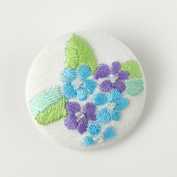 紫陽花カラーのお花刺繍ブローチ　母の日　 2枚目の画像