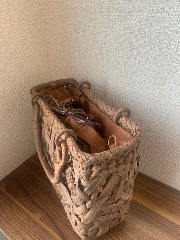 国産山葡萄　 籠バッグ　内布付き 　乱れ編み、花編み　巾着タイプ内布 