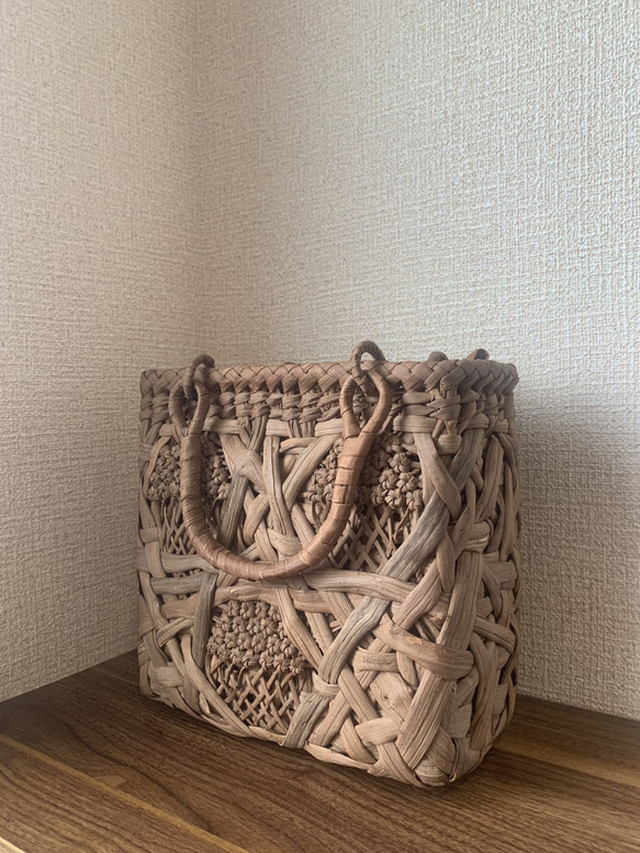 国産山葡萄　 籠バッグ　内布付き 　乱れ編み、花編み　巾着タイプ内布 