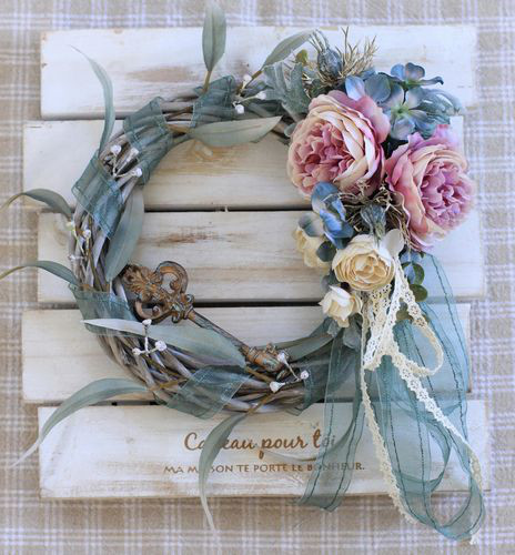 romantique～ラナンキュラスとアジサイの鍵つきリース アートフラワー