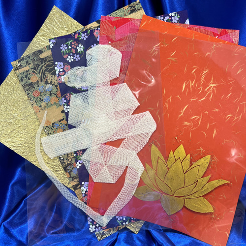 R『寿』白蛇 切らず一匹 白蛇 御守り お守り 友禅 縁起物 蓮　和紙　金 寿』白蛇 切らず一匹 白蛇 御守り お守り 友禅 縁起物 蓮和紙金 額