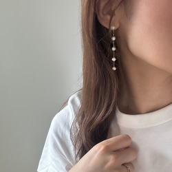 【繊細×上品】小さなバロック淡水パール ロングピアス/イヤリング 揺れる サージカルステンレス 結婚式 |5連|ゴールド 5枚目の画像