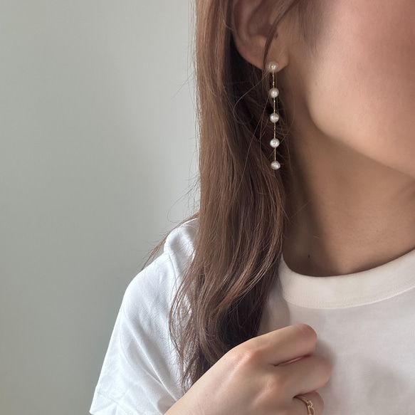 【繊細×上品】小さなバロック淡水パール ロングピアス/イヤリング 揺れる サージカルステンレス 結婚式 |5連|ゴールド 5枚目の画像
