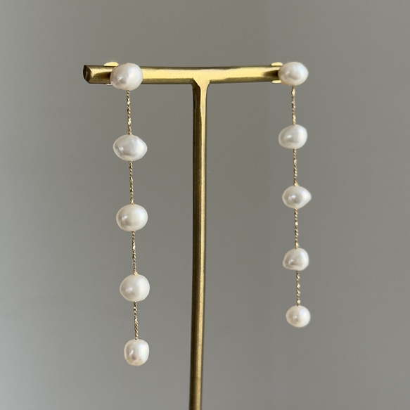 【繊細×上品】小さなバロック淡水パール ロングピアス/イヤリング 揺れる サージカルステンレス 結婚式 |5連|ゴールド 2枚目の画像