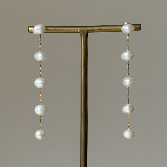 【繊細×上品】小さなバロック淡水パール ロングピアス/イヤリング 揺れる サージカルステンレス 結婚式 |5連|ゴールド 6枚目の画像