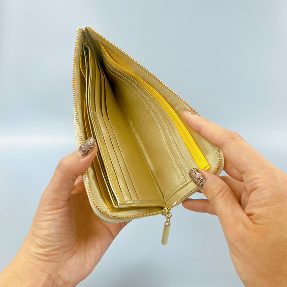 《3営業日以内発送》薄くて軽いL字長財布 24枚カードポケット　牛革シャンパンゴールド箔 7枚目の画像