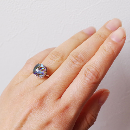 クォーツ×グリーンオニキス×黒蝶シェルの トリプレットストーン リング