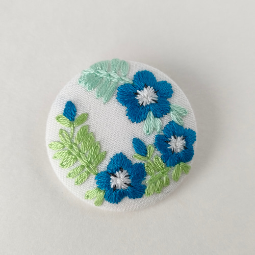 【専用】ハンドメイド　刺繍ブローチ 刺繍ブローチ ハンドメイドの通販 by 手刺繍のshop｜ラクマ
