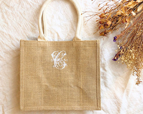 ジュートバッグ　刺繍、ガラスビーズ等 🔥 ジュート 🔥バッグ／A4サイズ／刺繍入り や 刺繍財布( バック
