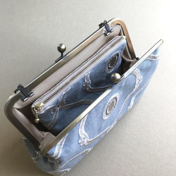 春のリネン　流れるようなクラシック調の刺繍が美しいミニマルバッグ(がま口ミニ2wayバッグ )　ブルー 9枚目の画像