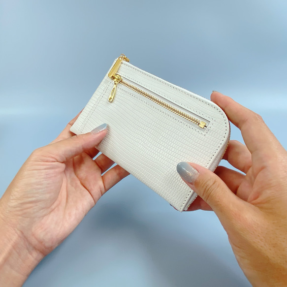 薄くて軽いコンパクトな財布 10枚カードポケット　リザードホワイト【スクイーズ】ミニ財布 3枚目の画像