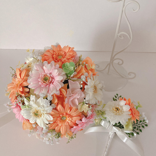 受注制作》ガーベラの彩りウェディングブーケ ラウンドブーケ 結婚式