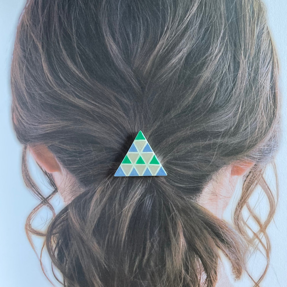 幾何学三角ヘアゴム・ポニーフック（緑×青×白） 2枚目の画像