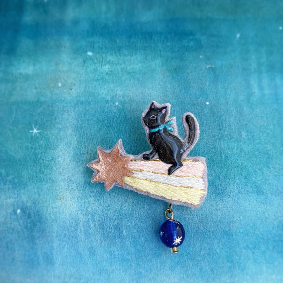 ほうき星に乗った黒猫（青リボン）＊絵本の世界のブローチ 8枚目の画像