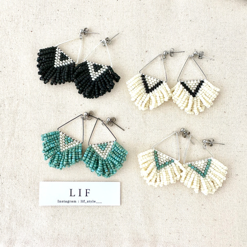 黒のビーズ付きフリンジアクセサリー