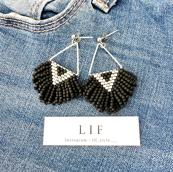 黒のビーズ付きフリンジアクセサリー