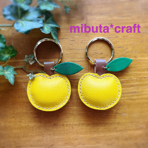 柚子のキーホルダー 名入れ無料 キーホルダー mibuta 通販 12171767