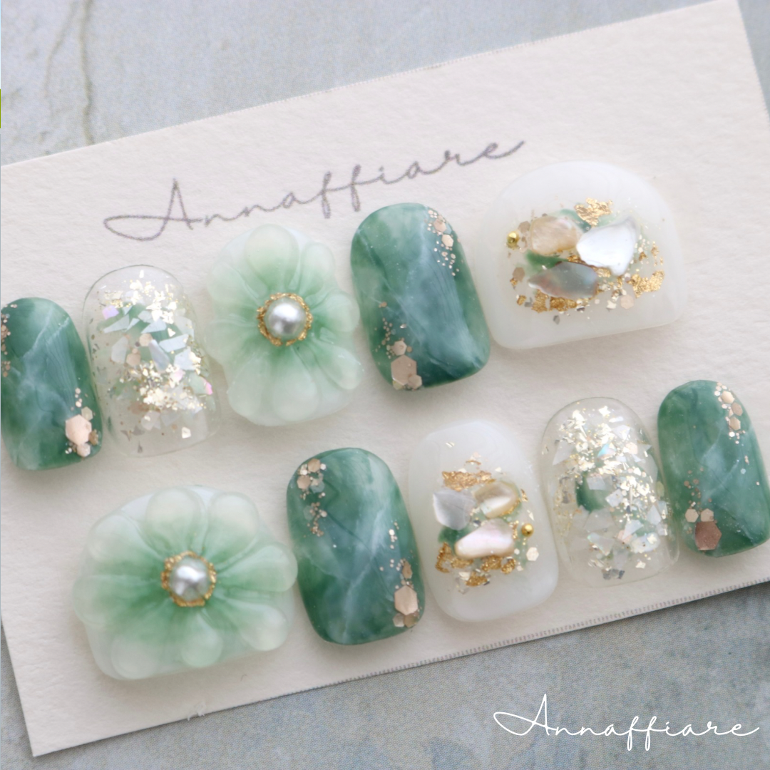 カラー変更ok♡深緑と乳白色のシェルネイルチップ（ぷっくりフラワー・天然石マーブル）　/Annaffiare マムシ爪