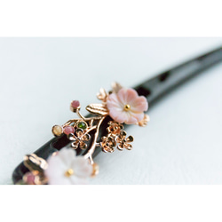 高級シェル細工桜とカラートルマリンのかんざし　黒檀　ヘアアクセサリー　簪 4枚目の画像