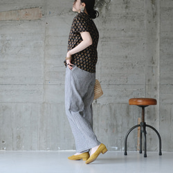 【ラスト1点】スタンドカラー総柄半袖ブラウス（22s-21）ブラック 5枚目の画像